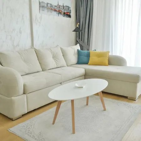 Old Town Apartment *